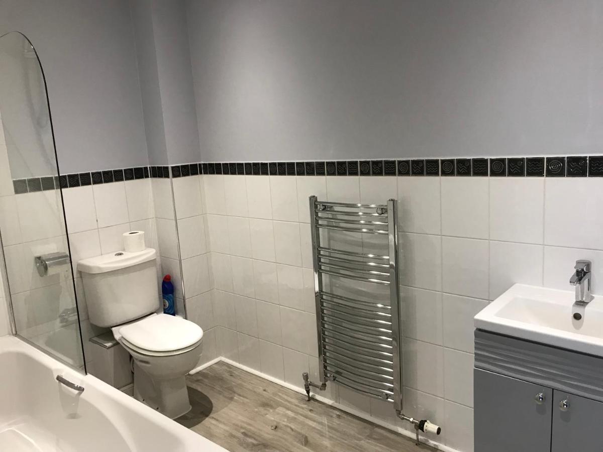 Flat Five, 212 Eaglesham Road, East Kilbride, Glasgow ภายนอก รูปภาพ